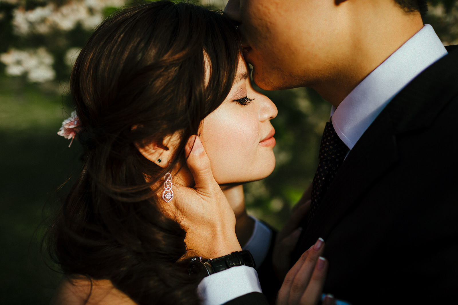 Relaxed wedding photography Castle Combe
