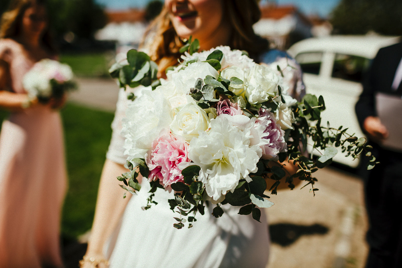 big white bridal bouquet
