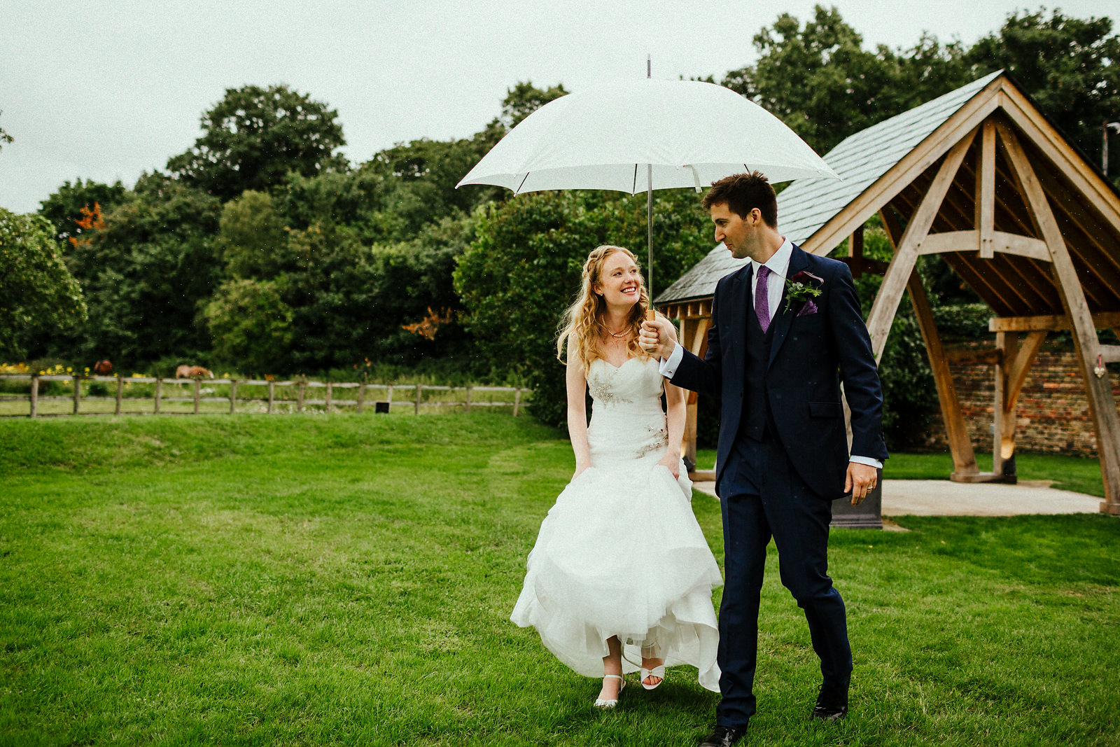 Rainy day wedding photo ideas